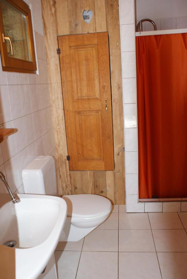Rustikale Und Grosszuegige Ferienwohnung Kasperske Hory Exterior foto